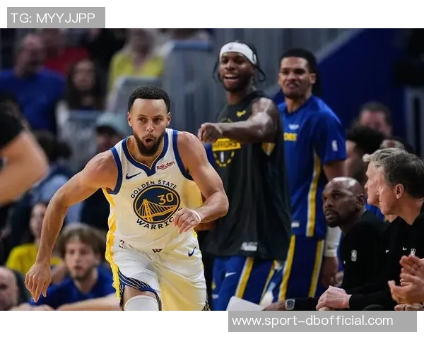 勇士开局强势发力巴特勒拼劲扑抢助攻库里三分轰炸老鹰